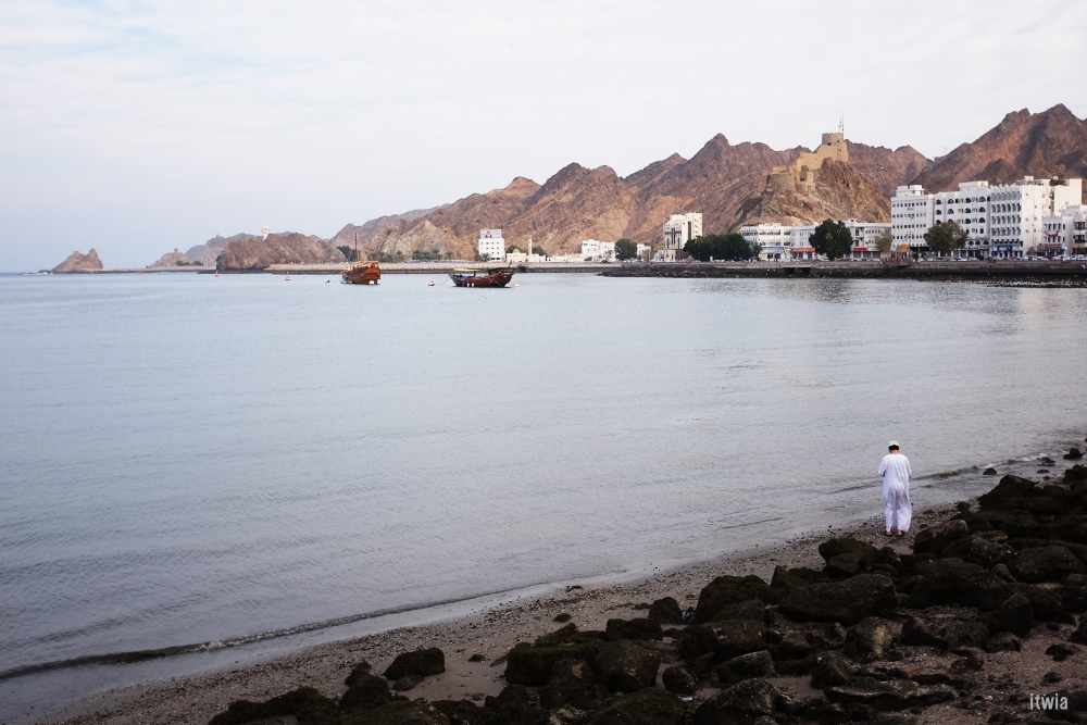 itwia_muscat_corniche1